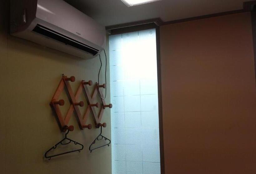 חדר יחיד בסיסי, Cheonggye Haus