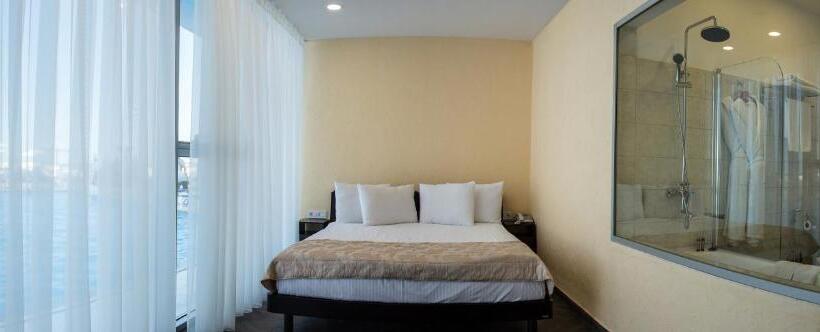 اتاق استاندارد با چشم‌انداز استخر, Boutique Hotel Portofino