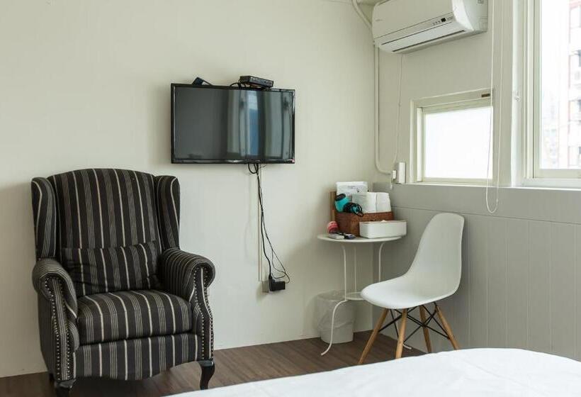 اتاق سوپریور, Mr. Lobster’s Secret Den Design Hostel