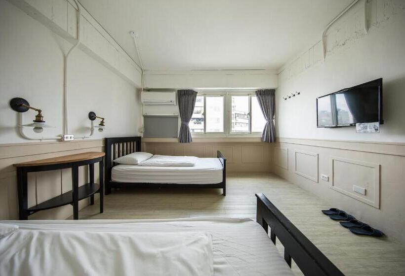 اتاق سوپریور, Mr. Lobster’s Secret Den Design Hostel