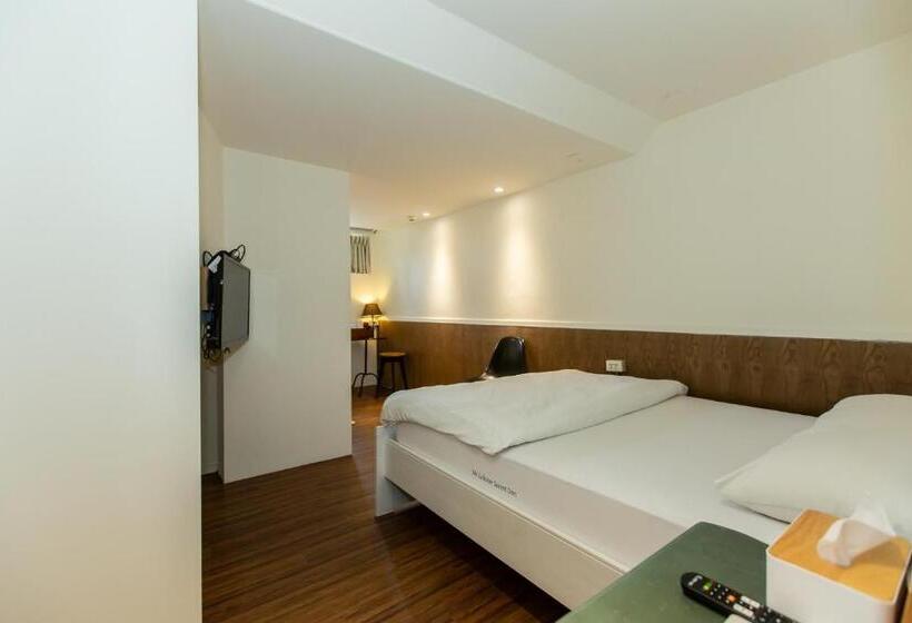 اتاق راحتی, Mr. Lobster’s Secret Den Design Hostel