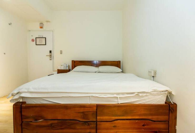 اتاق کلاس بیزنس, Mr. Lobster’s Secret Den Design Hostel