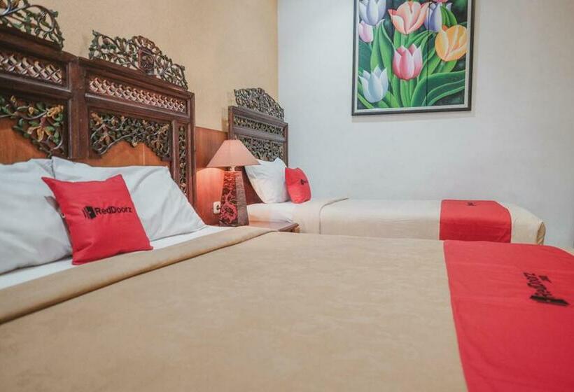 Семейный Номер, Reddoorz Near Galeria Mall 2