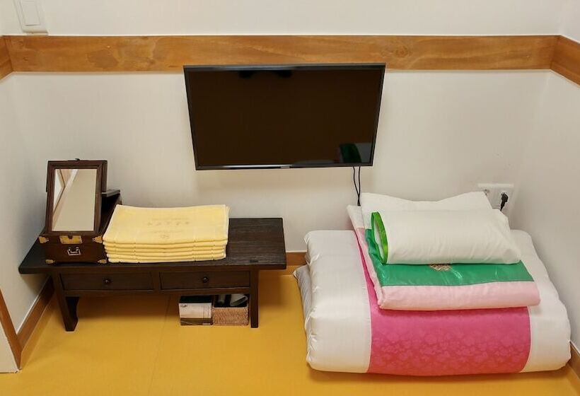 اتاق استاندارد یک نفره, Sophia Hanok Guesthouse