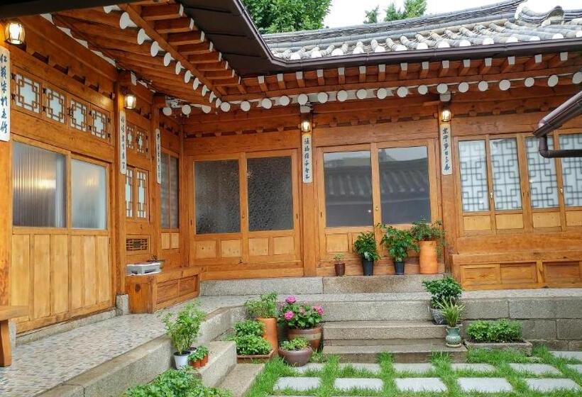 اتاق استاندارد سه نفره, Sophia Hanok Guesthouse