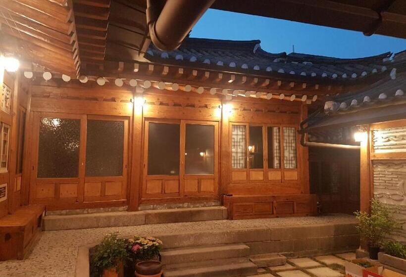 اتاق استاندارد سه نفره, Sophia Hanok Guesthouse
