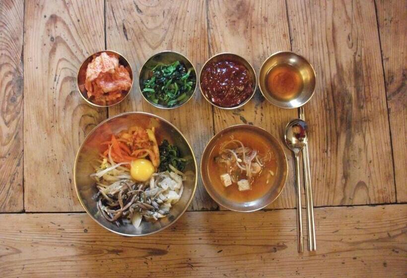 اتاق استاندارد چهار تخته, Sophia Hanok Guesthouse