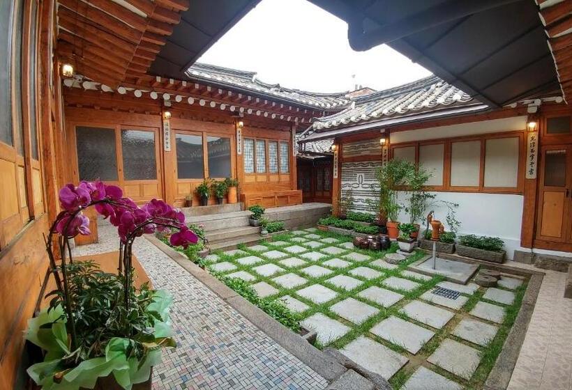 سوییت خانوادگی, Sophia Hanok Guesthouse