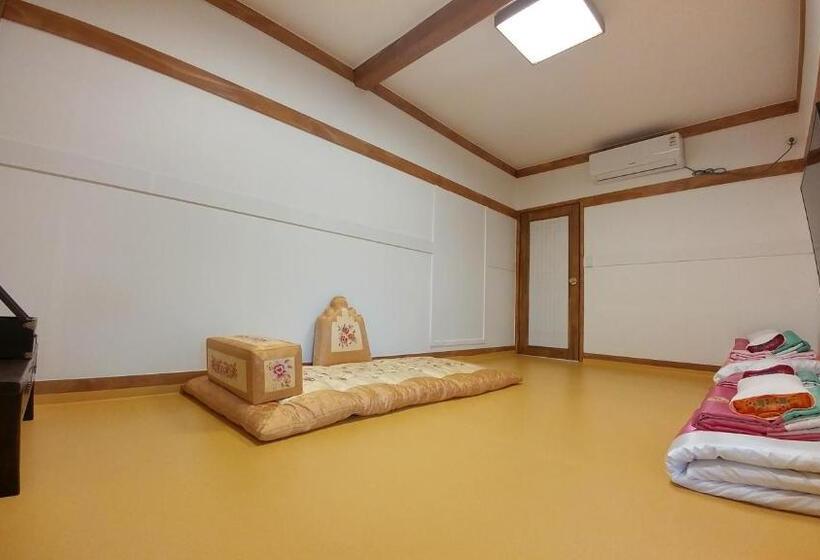 استودیو خانوادگی, Sophia Hanok Guesthouse