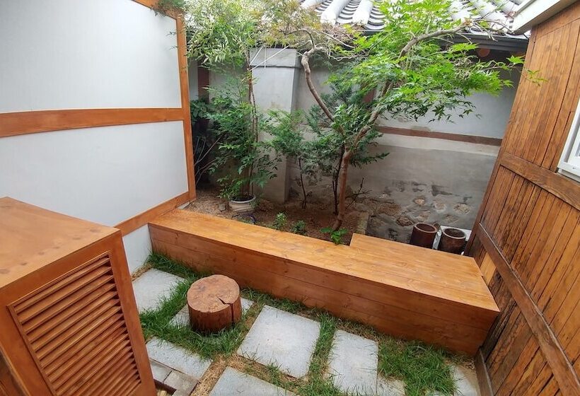 اتاق استاندارد سه نفره, Sophia Hanok Guesthouse