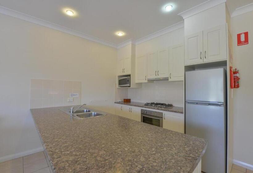 Апартаменты 2 Спальни, Cadman Motor Inn And Apartments