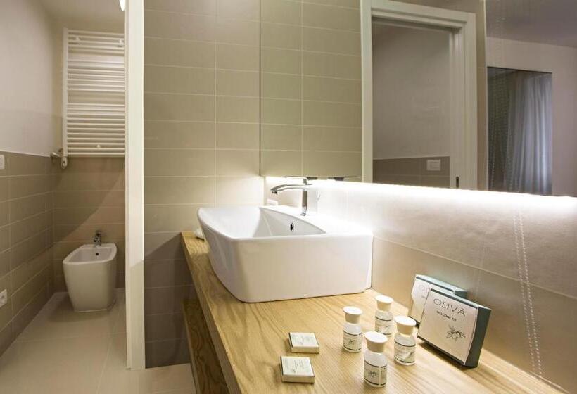 سوئیت با وان آب گرم, Borgoleoni 18  Room And Breakfast