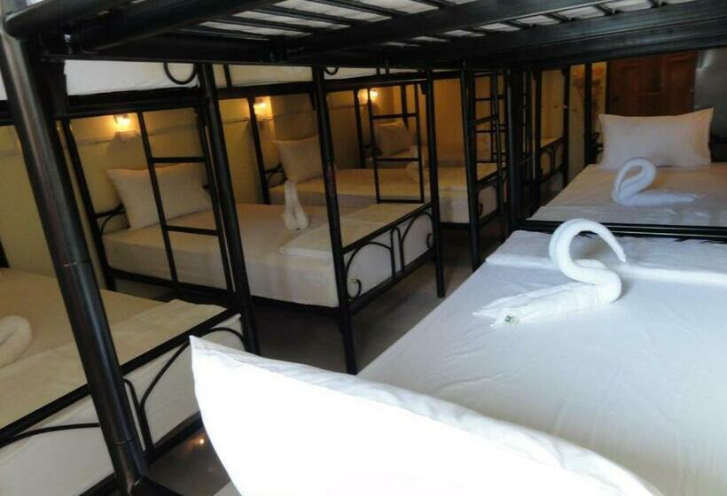 Кровать в Общей Комнате, Seventeen Hostel