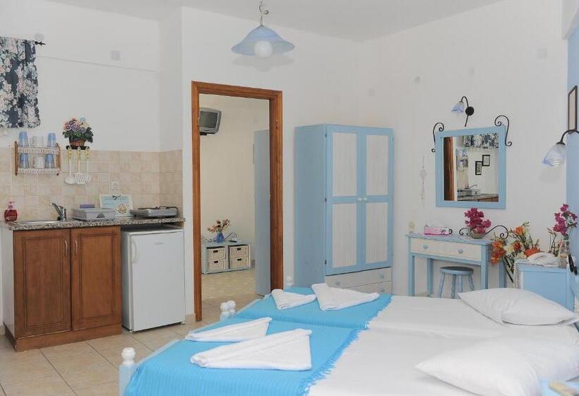 Family flat with sea view, Dora S Studios & Apartments