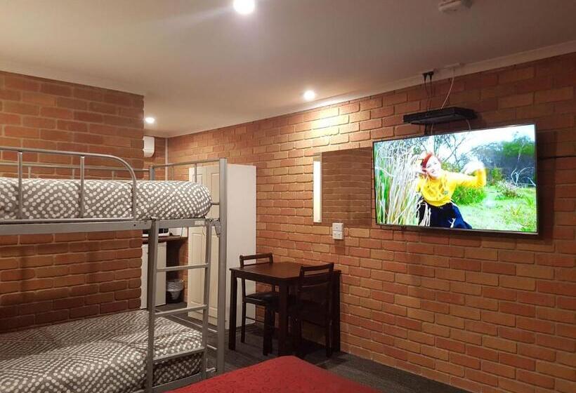 패밀리 룸, Travellers Inn Kaniva