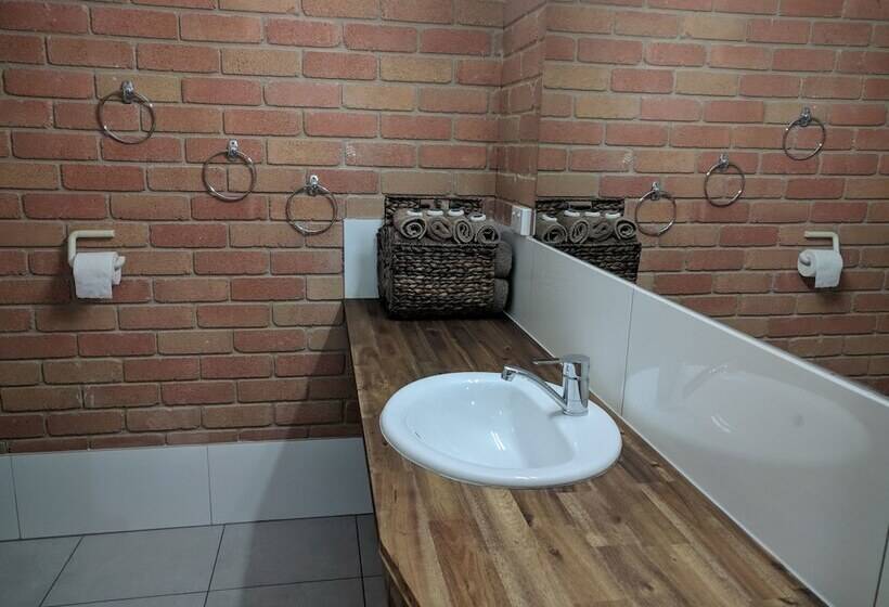 패밀리 룸, Travellers Inn Kaniva