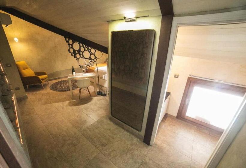 سوییت جونیور, Boutique Patio Del Posadero