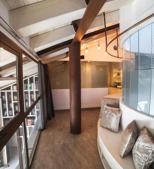 سوییت, Boutique Patio Del Posadero
