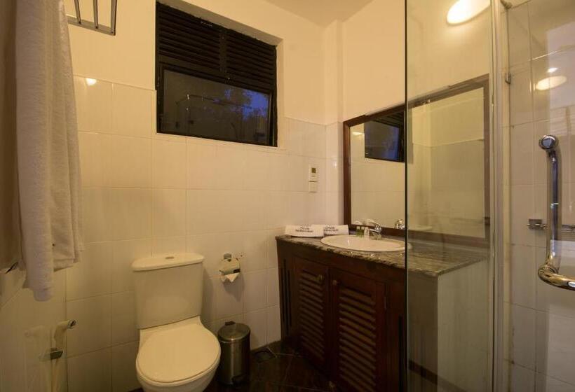 Deluxe room with river view, Ceyloni Panorama Resort