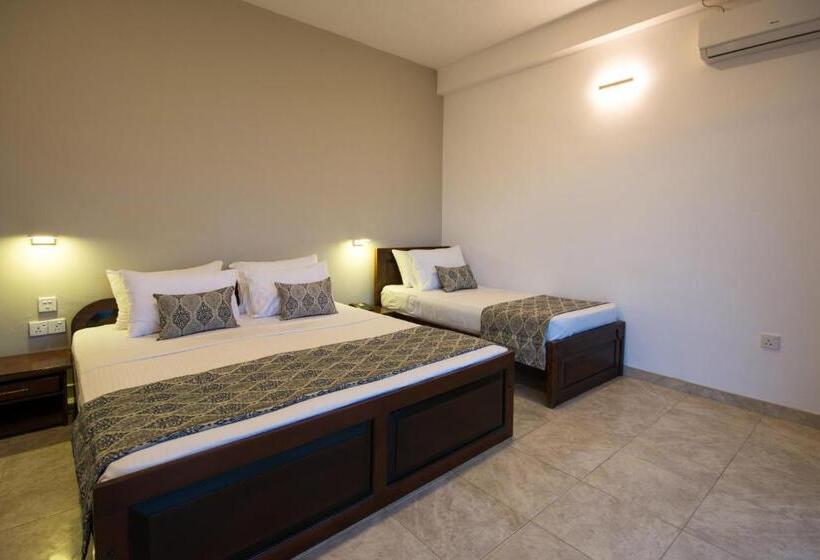 Pokój Deluxe Trzyosobowy, Ceyloni Panorama Resort