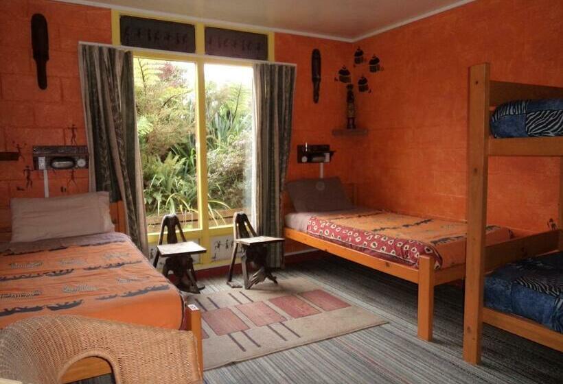 Номер Стандарт Совместная Ванная, Global Village Travellers Lodge
