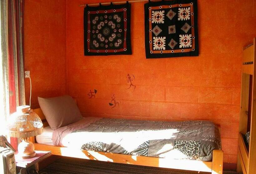 Номер Стандарт Совместная Ванная, Global Village Travellers Lodge
