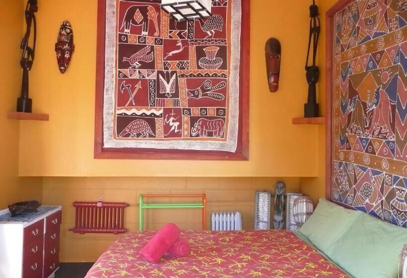 Номер Стандарт Совместная Ванная, Global Village Travellers Lodge