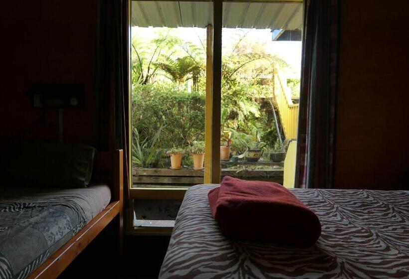Семейный Номер Совместный Санузел, Global Village Travellers Lodge