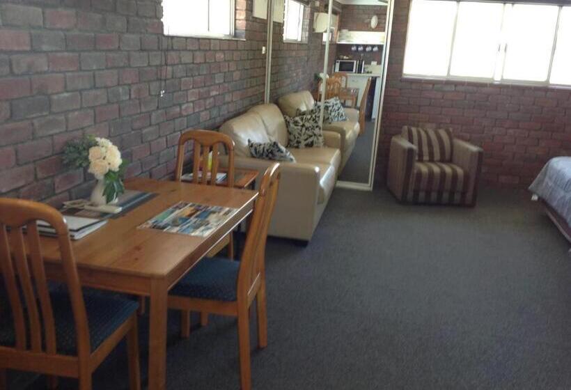 자쿠지 스위트, Avlon Gardens Motel