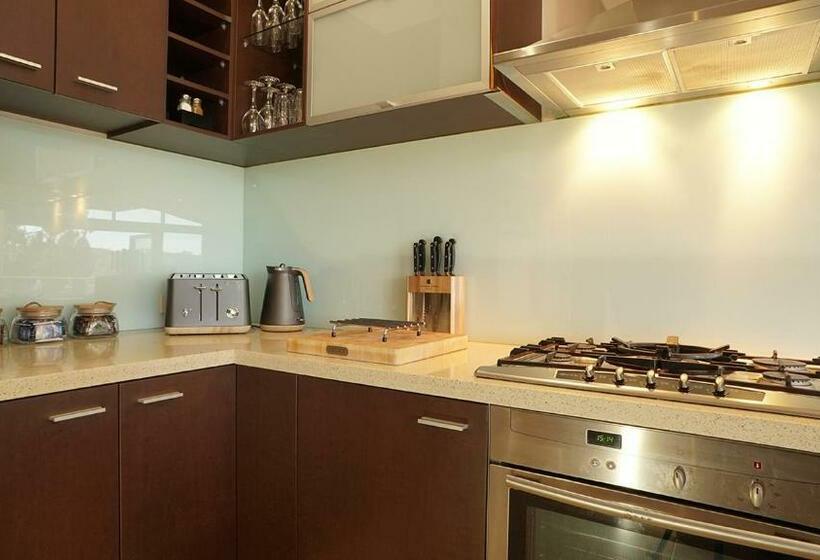 Апартаменты 2 Спальни, Central Avenue Apartments