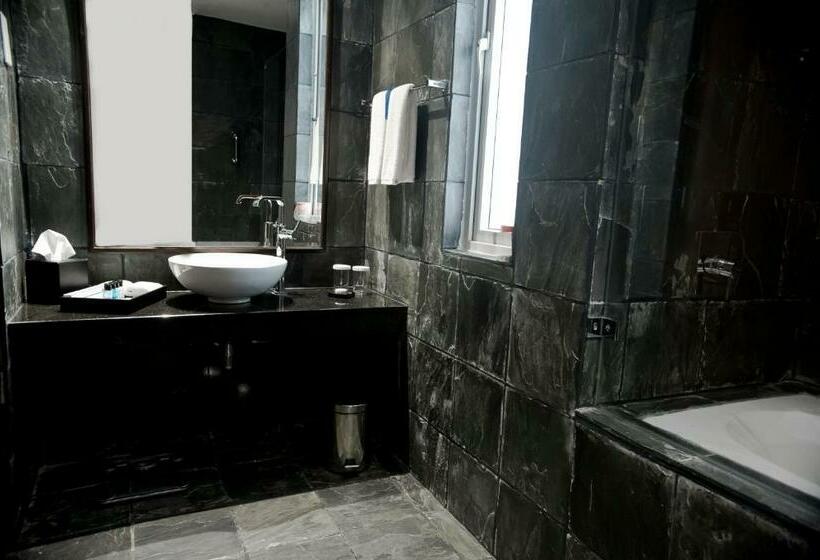 Люкс Повышенной Комфортности, Ocean Edge Suites & Hotel Colombo