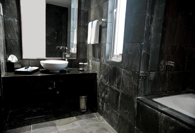 Люкс Повышенной Комфортности, Ocean Edge Suites & Hotel Colombo