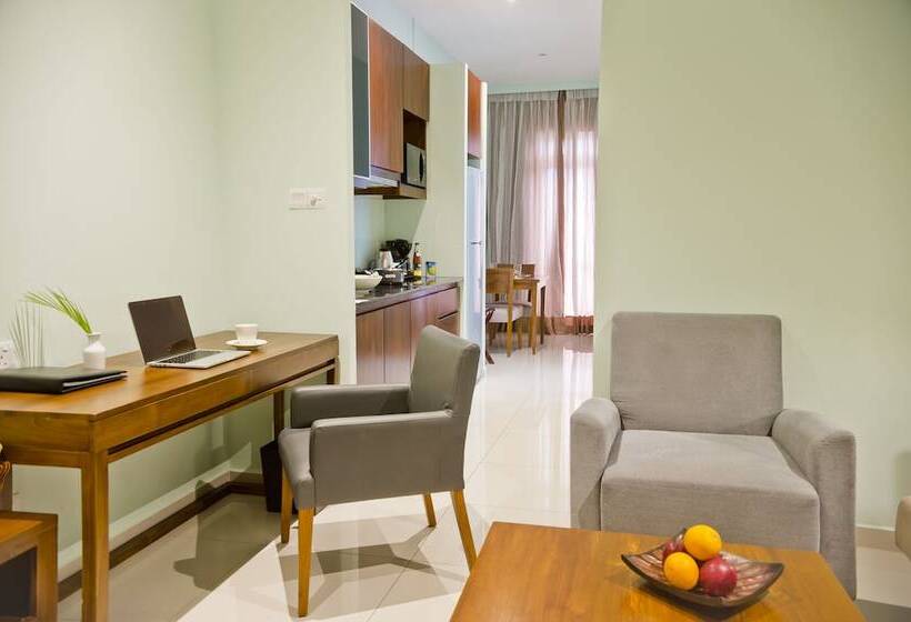Люкс Повышенной Комфортности, Ocean Edge Suites & Hotel Colombo