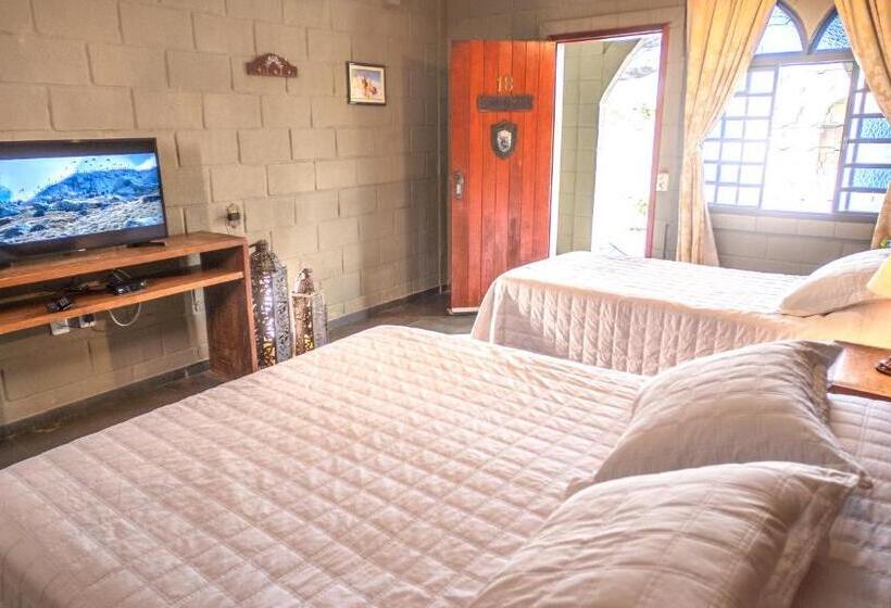 اتاق سوپریور, Pousada Camelot Inn