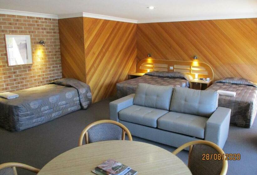 Family Suite, The Hermitage Motel   Campbelltown
