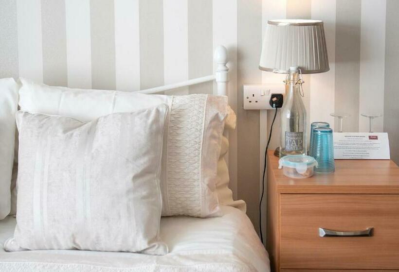 Quarto Estandar, Rosaire Guest House