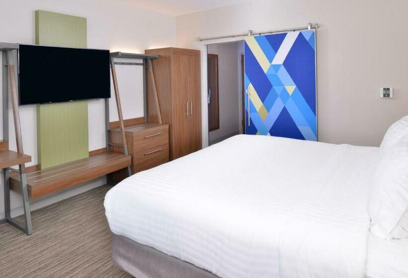 Номер Стандарт, Holiday Inn Express & Suites Madison, An Ihg