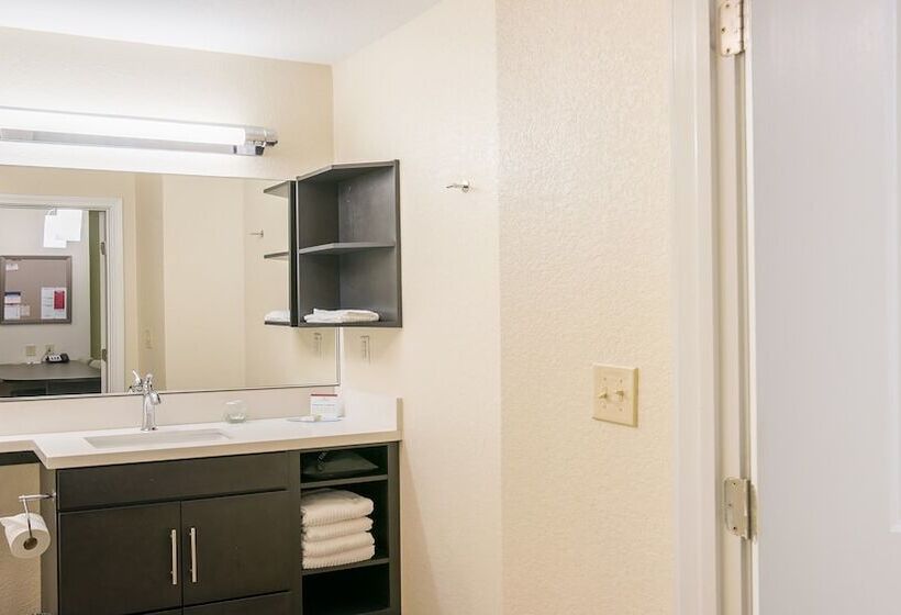 身障者適用スイートルーム, Candlewood Suites Bay City, An Ihg