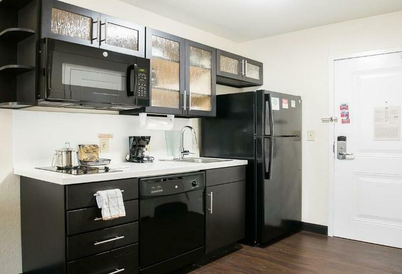Студия Стандарт, Candlewood Suites Bay City, An Ihg