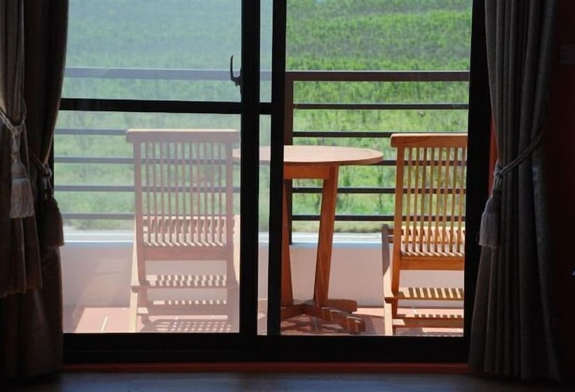 اتاق رمانتیک, Ibali Hostel