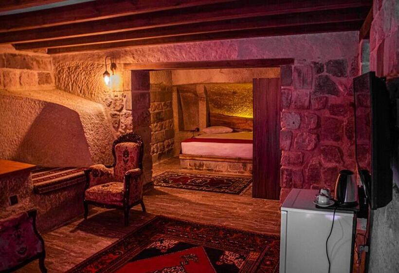 Полулюкс Вид на Сад, Junior Ottoman Cave