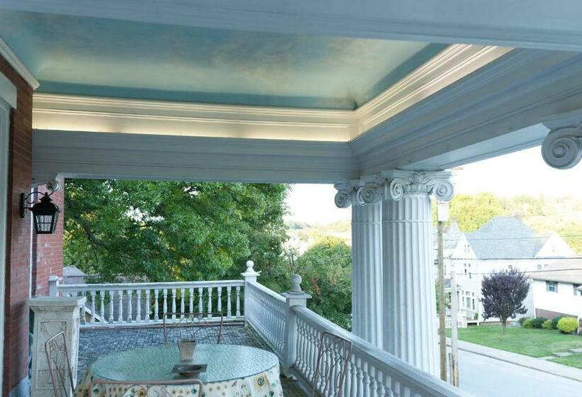 Люкс с гидромассажем, South Broadway Manor B&b   Near Fallingwater, Ohiopyle State Park, Hiking & Biking Trails Gap