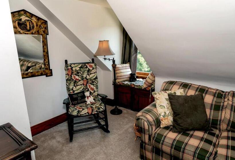 Апартаменты 3 Спальни, South Broadway Manor B&b   Near Fallingwater, Ohiopyle State Park, Hiking & Biking Trails Gap