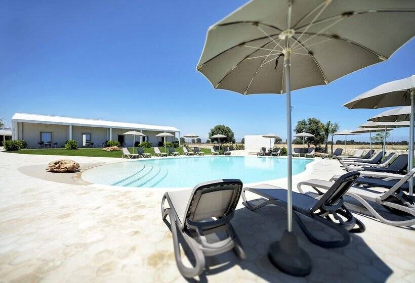 Номер Deluxe Вид на Бассейн, Addauro Resort