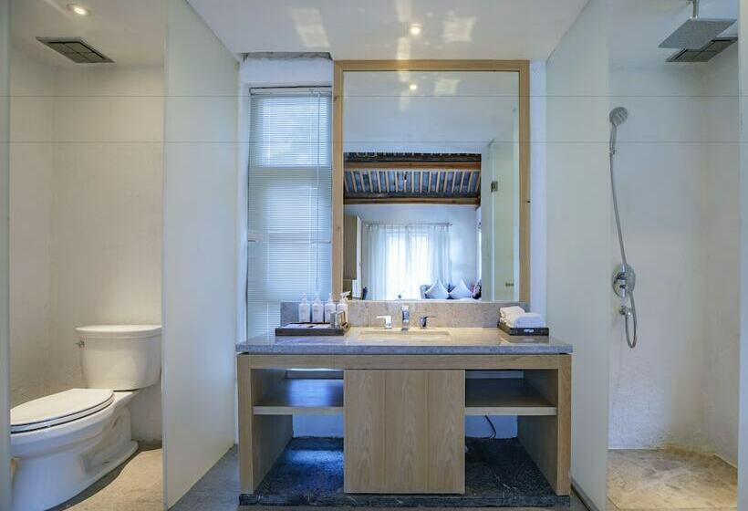 Quarto Superior, Arro Khampa By Zinc Journey Lijiang