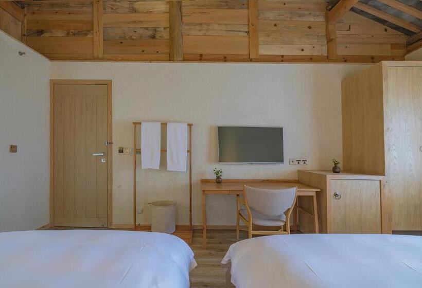 Quarto Superior, Arro Khampa By Zinc Journey Lijiang