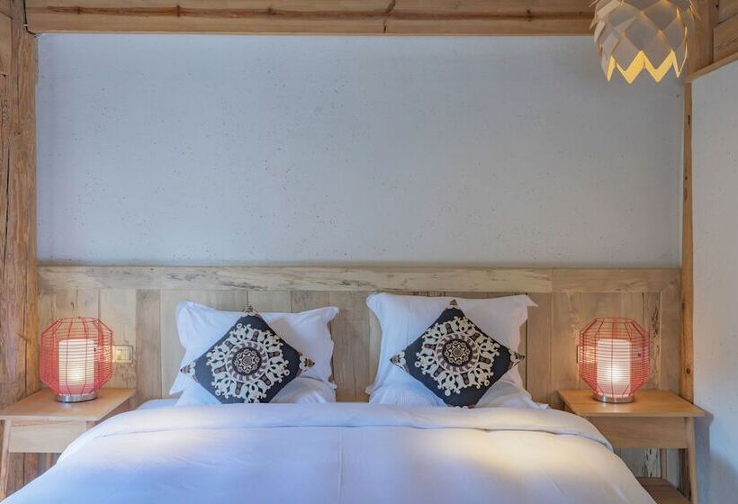 Quarto Superior, Arro Khampa By Zinc Journey Lijiang