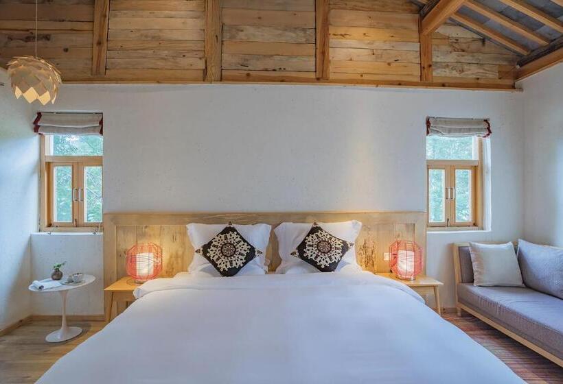 Quarto Superior, Arro Khampa By Zinc Journey Lijiang