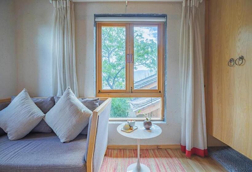 Quarto Superior, Arro Khampa By Zinc Journey Lijiang