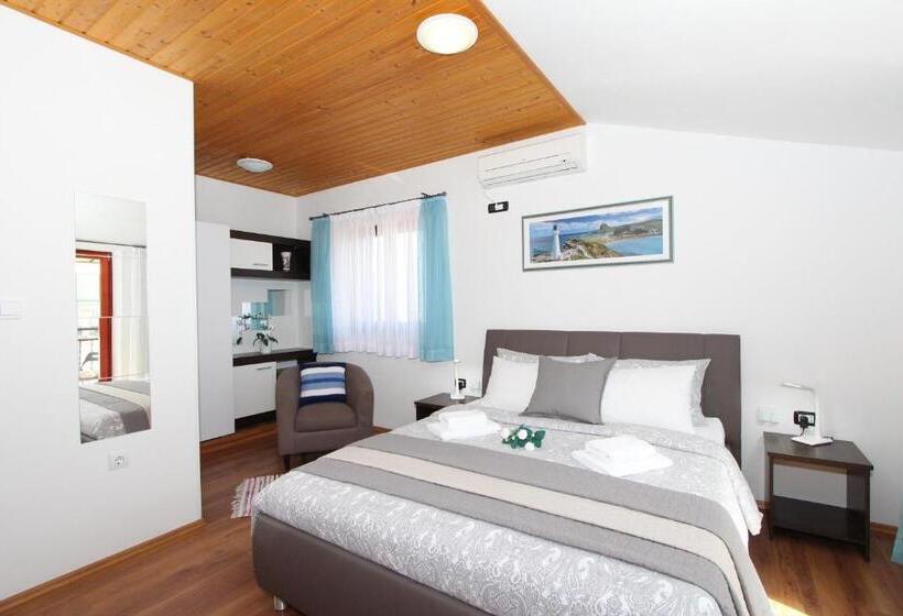 스탠다드 발코니 룸, Rooms And Apartment Matosevic
